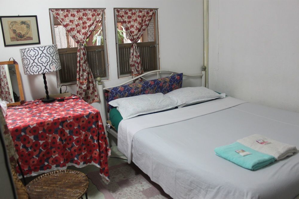 D Hostel *